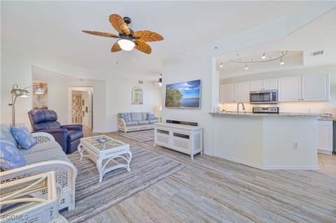 11660 Navarro Way 1207, Fort Myers FL - photo 11 of 29