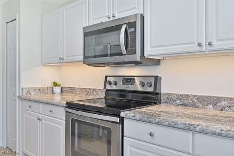 11660 Navarro Way 1207, Fort Myers FL - photo 13 of 29