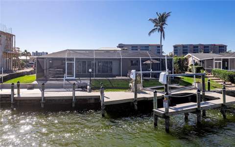 49 Fairview Blvd, Fort Myers Beach FL - photo 11 of 35