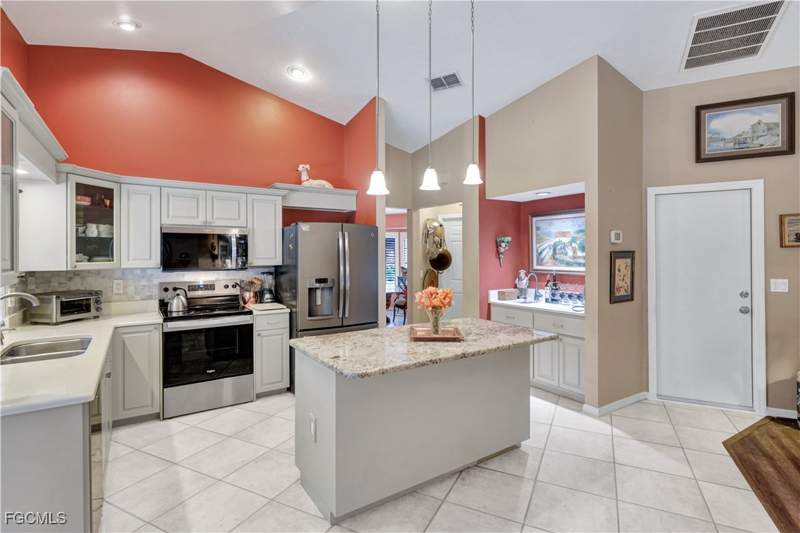 3 bedroom SingleFamilyResidence at 15830 Gleneagle Ct, McGregor Woods, Fort Myers — photo 5