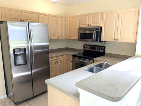 13135 Broadhurst Loop 601, Fort Myers FL - photo 7 of 20