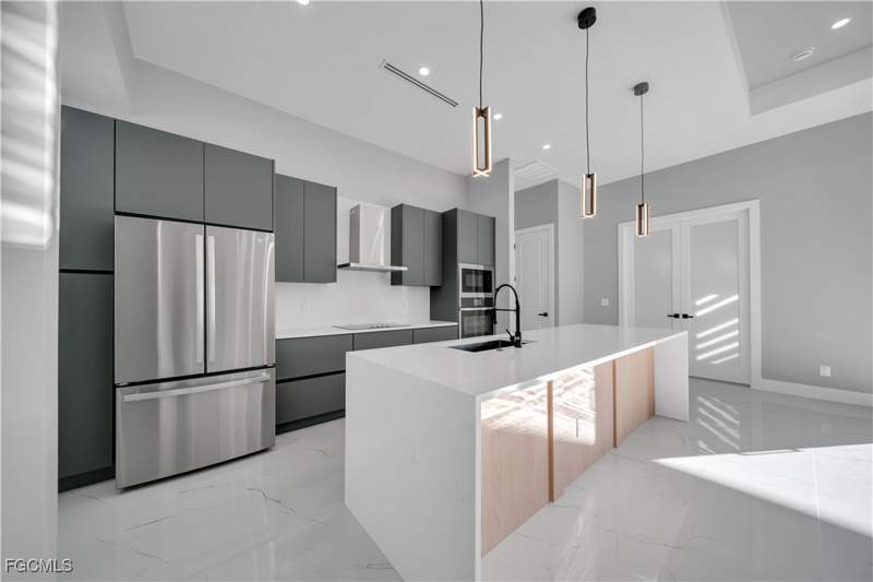 4 bedroom SingleFamilyResidence at 911 NW 37th Pl, Cape Coral, Cape Coral — photo 4