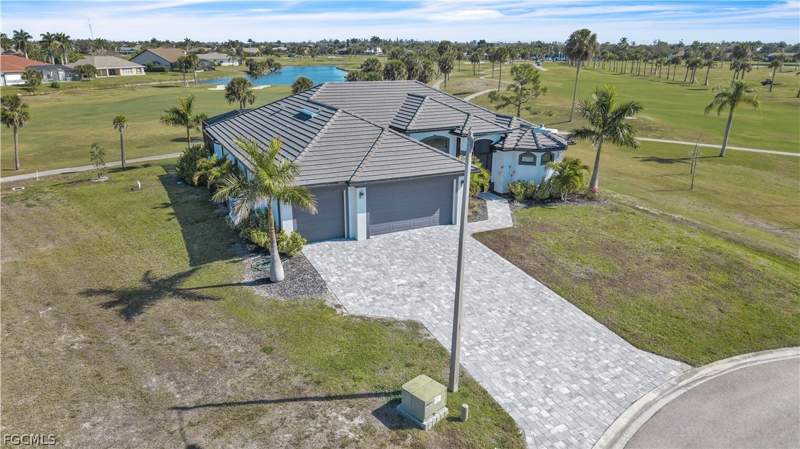 3 bedroom SingleFamilyResidence at 16800 Lady Diana Ct, Cape Royal, Cape Coral — photo 2