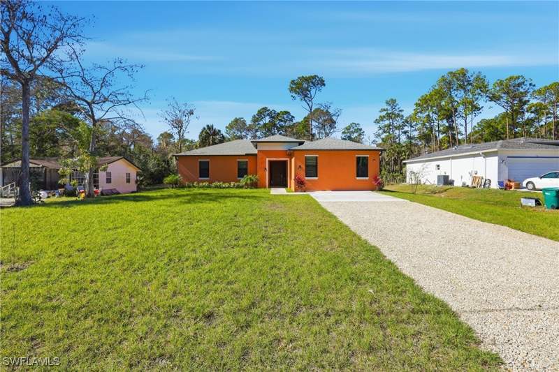 4 bedroom SingleFamilyResidence at 2167 Della Dr, Naples Farm Sites, Naples — photo 4