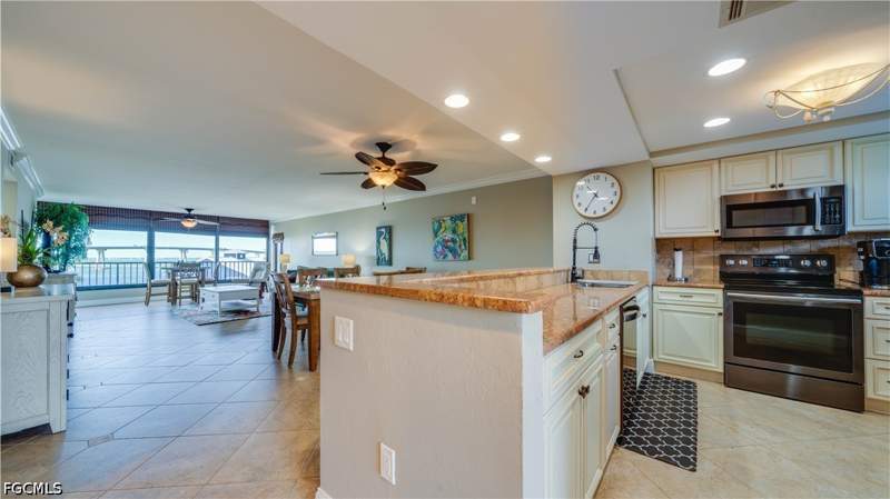 2 bedroom Condominium at 15010 Punta Rassa Rd 301, Punta Rassa, Fort Myers — photo 2