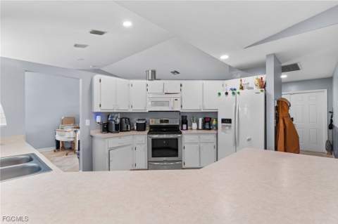 1532 NE 34th Ln, Cape Coral FL - photo 7 of 30
