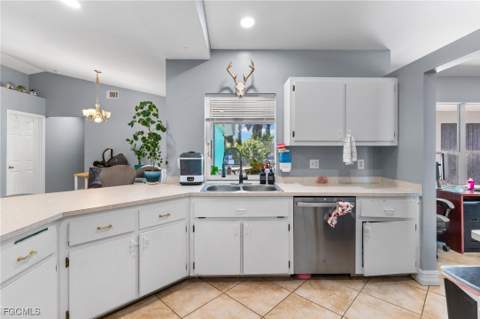 1532 NE 34th Ln, Cape Coral FL - photo 8 of 30