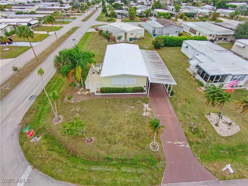 2 bedroom ManufacturedHome at 17 Saint Raphael Dr, Riviera Colony, Naples — photo 2