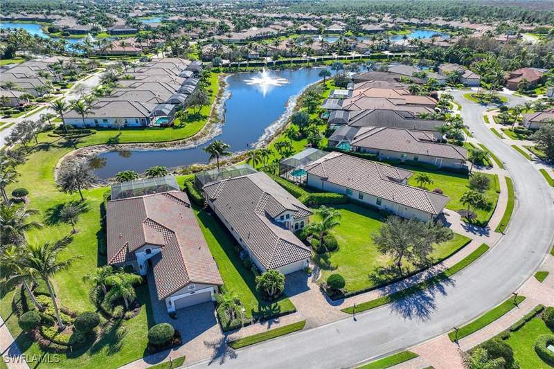 3 bedroom SingleFamilyResidence at 6550 Roma Way, Lakoya, Naples — photo 3