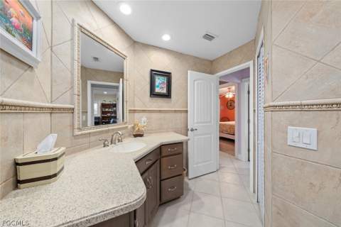 1056 S Yachtsman Dr, Sanibel FL - photo 18 of 35