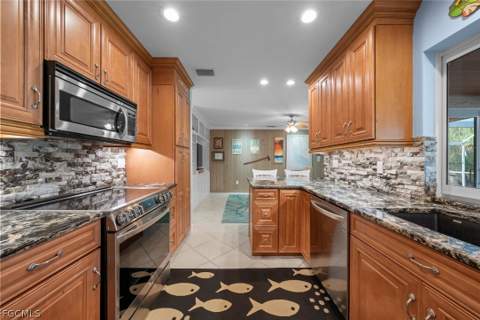 1056 S Yachtsman Dr, Sanibel FL - photo 8 of 35