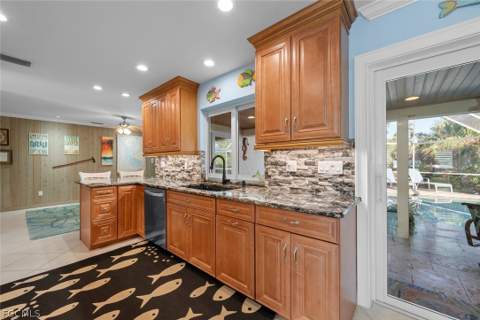 1056 S Yachtsman Dr, Sanibel FL - photo 9 of 35
