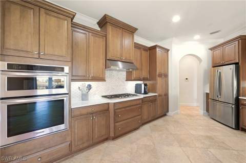 2555 Marquesa Royale Ln 1-302, Naples FL - photo 19 of 48