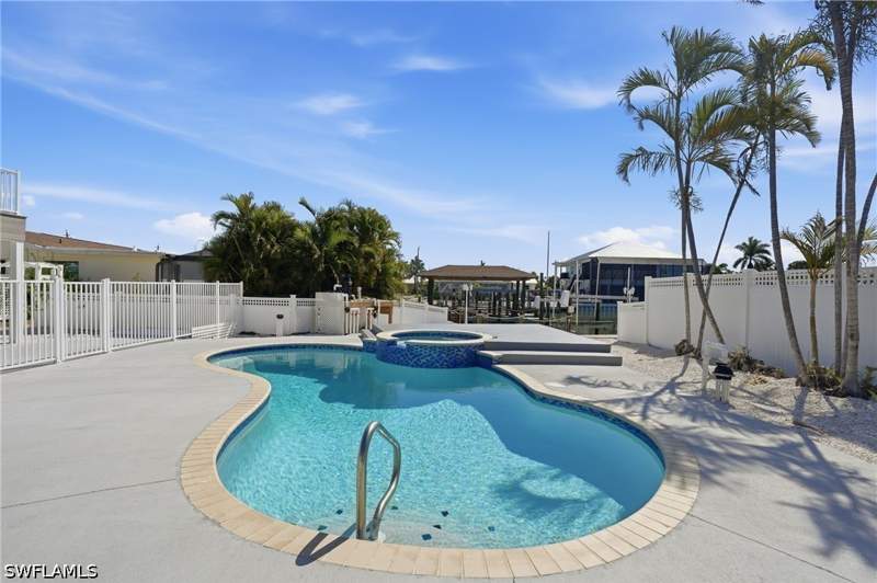 3 bedroom SingleFamilyResidence at 1 Fairview Blvd, Fairview Isles, Fort Myers Beach — photo 4