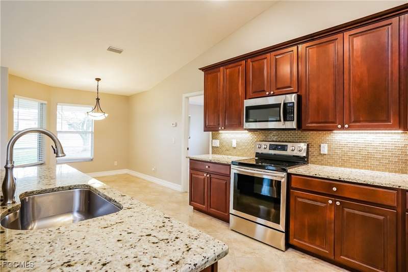 4 bedroom SingleFamilyResidence at 229 NE 7th Pl, Cape Coral, Cape Coral — photo 4