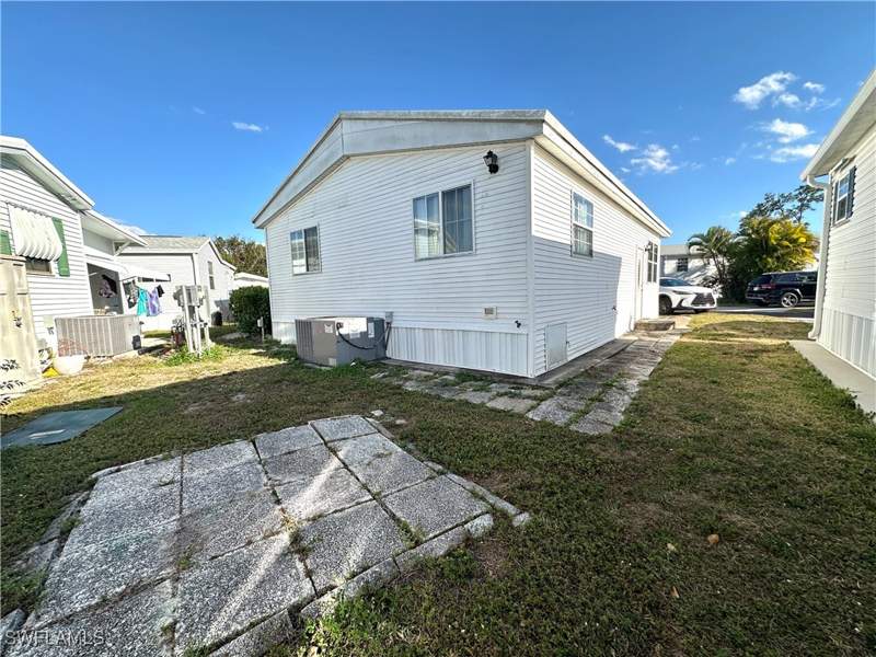 2 bedroom ManufacturedHome at 4520 Candlestick Ct E, Riverwoods Plantation, Estero — photo 4