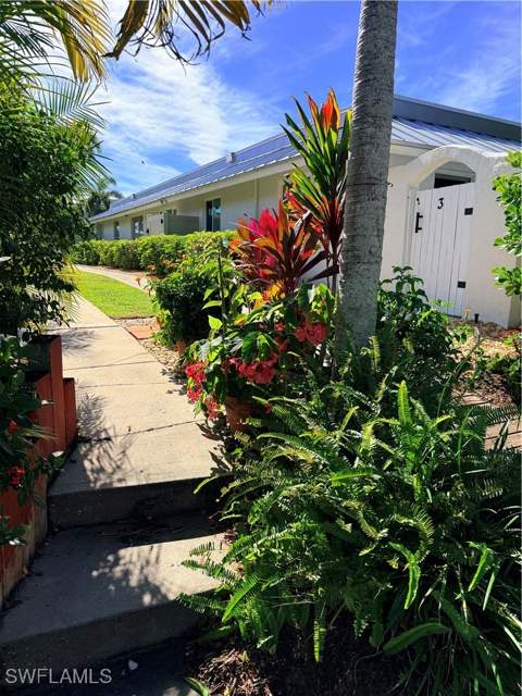 1575 Curlew Ave W 1, Naples FL - photo 7 of 39