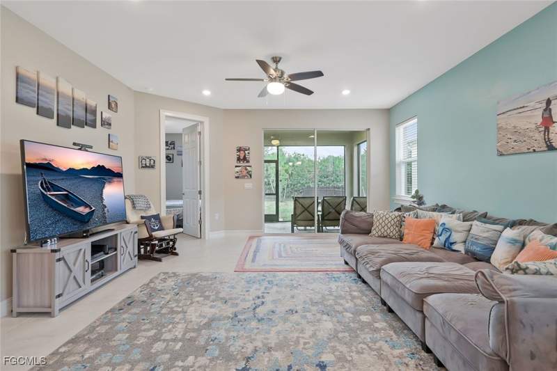 2 bedroom SingleFamilyResidence at 836 Heather Lake Ave, Stonewater, Cape Coral — photo 5