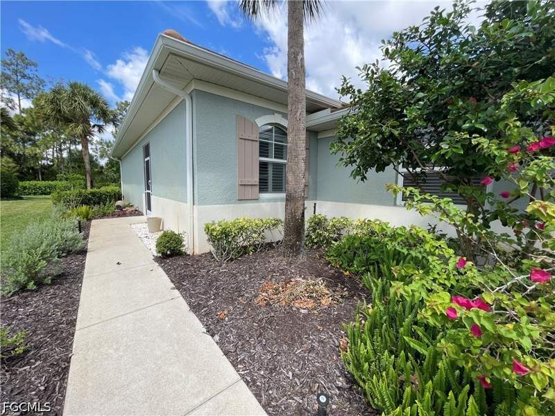 2 bedroom SingleFamilyResidence at 10640 Camarelle Cir, Camarelle, Fort Myers — photo 4