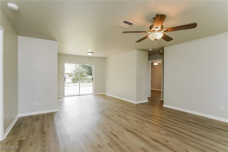 3 bedroom SingleFamilyResidence at 19116 Coconut Rd, San Carlos Park, Fort Myers — photo 2