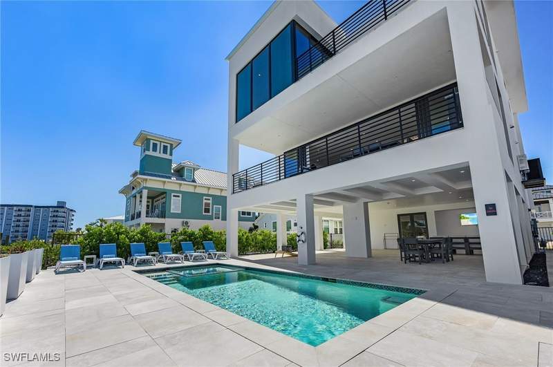 6 bedroom SingleFamilyResidence at 455 Palermo CIR, VENETIAN GARDENS, Fort Myers Beach — photo 2