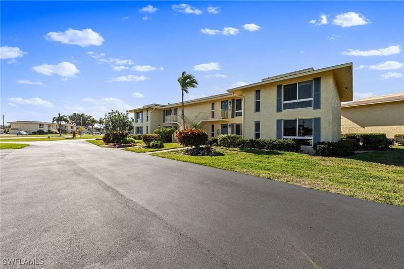 2 bedroom Condominium at 378 Palm Dr 4, Glades Country Club, Naples — photo 4
