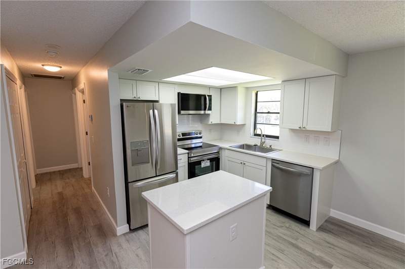 2 bedroom Condominium at 1104 SE 8th St 7, Marnor Condo, Cape Coral — photo 4