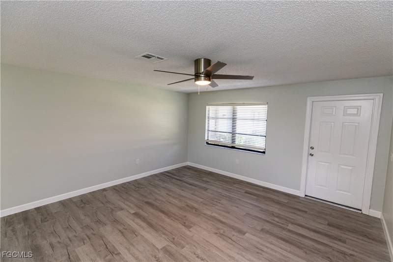 2 bedroom Condominium at 1104 SE 8th St 7, Marnor Condo, Cape Coral — photo 5