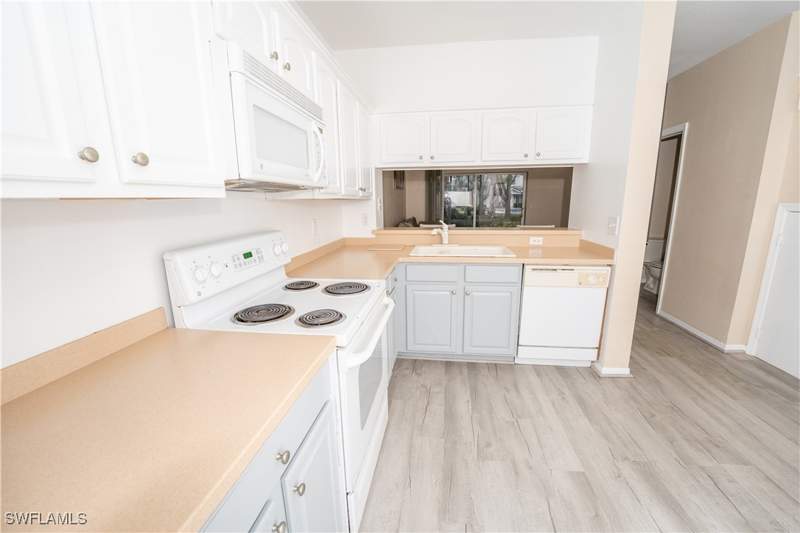 2 bedroom Townhouse at 10062 Spyglass Hill Ln, Cypress Landing, Fort Myers — photo 4