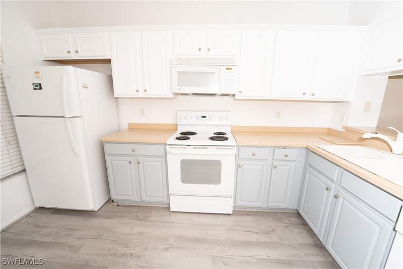 2 bedroom Townhouse at 10062 Spyglass Hill Ln, Cypress Landing, Fort Myers — photo 5
