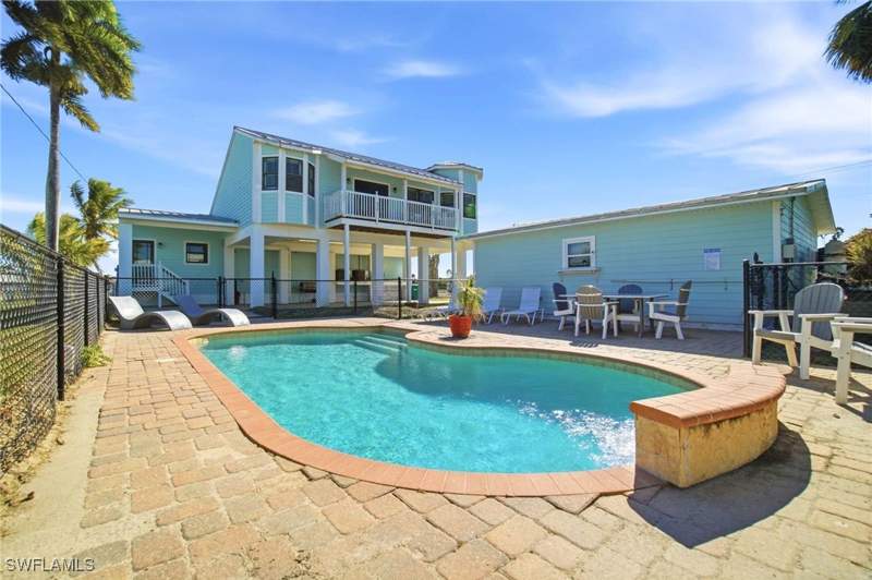 4 bedroom SingleFamilyResidence at 407 Copeland Ave N, Everglades City Club, Everglades City — photo 2