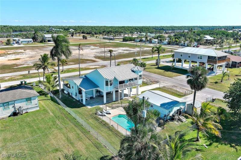 4 bedroom SingleFamilyResidence at 407 Copeland Ave N, Everglades City Club, Everglades City — photo 3