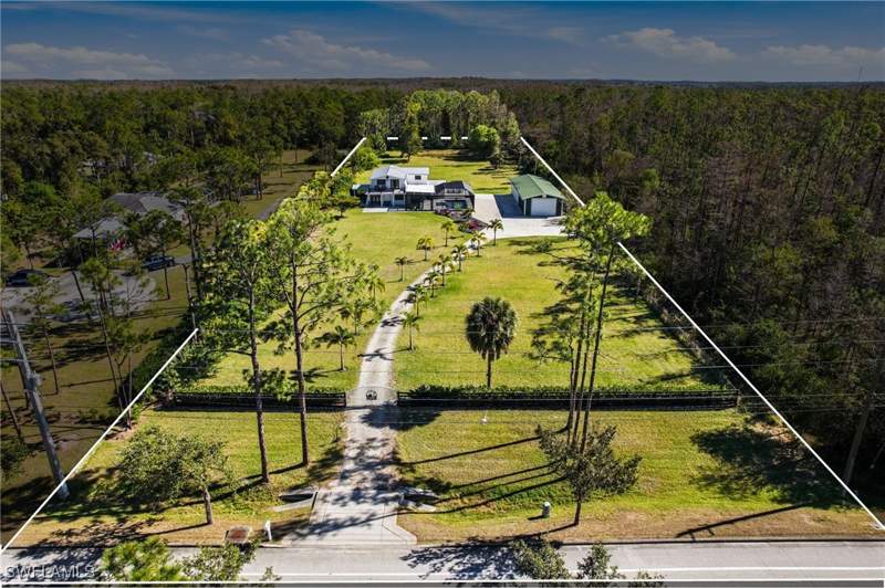 4 bedroom SingleFamilyResidence at 11661 Palomino Ln, Fort Myers, Fort Myers — photo 4