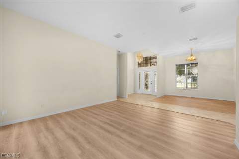 1580 Argyle Dr, Fort Myers FL - photo 12 of 46