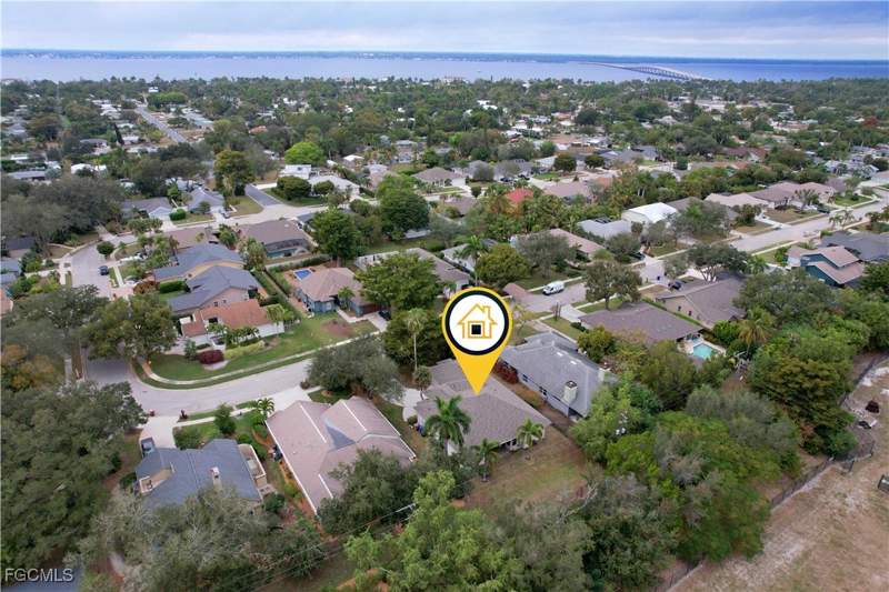 3 bedroom SingleFamilyResidence at 1580 Argyle Dr, McGregor Gardens Est, Fort Myers — photo 4