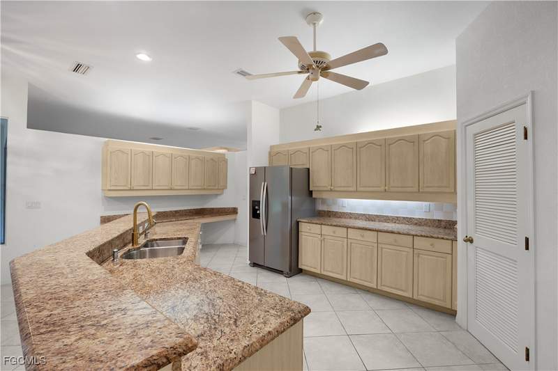 3 bedroom SingleFamilyResidence at 1580 Argyle Dr, McGregor Gardens Est, Fort Myers — photo 5