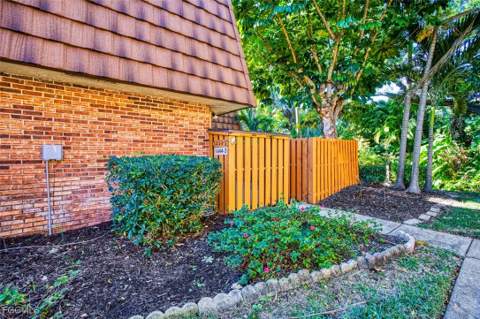 1444 Park Shore Cir 3, Fort Myers FL - photo 21 of 30