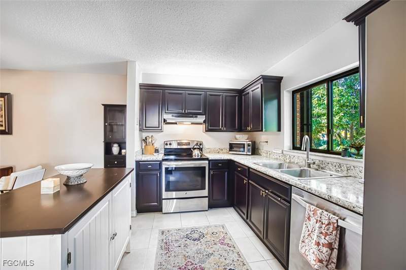 2 bedroom Townhouse at 1444 Park Shore Cir 3, Hamlet, Fort Myers — photo 3