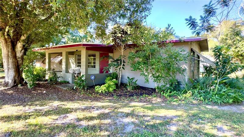 3 bedroom SingleFamilyResidence at 253 W Mariana Ave, North Fort Myers, North Fort Myers — photo 2