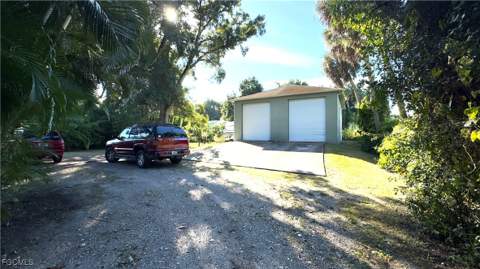 253 W Mariana Ave, North Fort Myers FL - photo 6 of 23