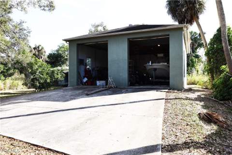 253 W Mariana Ave, North Fort Myers FL - photo 7 of 23