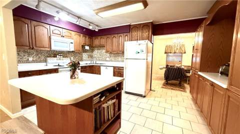253 W Mariana Ave, North Fort Myers FL - photo 8 of 23