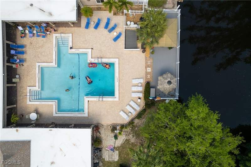 4 bedroom Townhouse at 5773 Bass Cir, Hidden Harbour One Condo, Fort Myers — photo 2