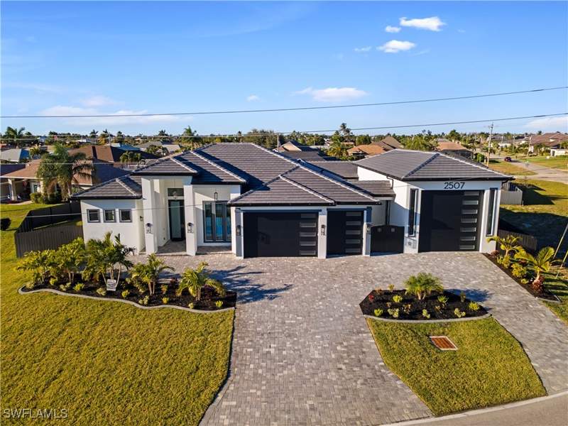 4 bedroom SingleFamilyResidence at 2507 Gleason Pkwy, Cape Coral, Cape Coral — photo 4