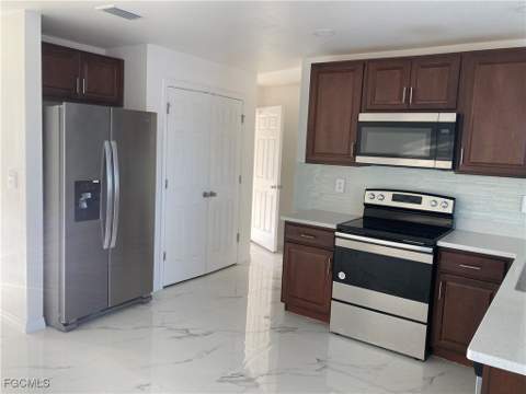 142 Plantation Dr, Labelle FL - photo 9 of 38