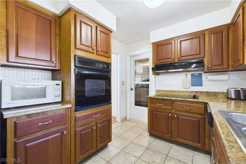 2306 SE 15th Ter, Cape Coral FL - photo 13 of 48