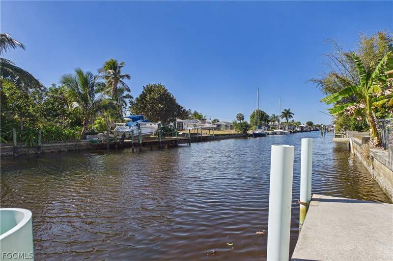 3 bedroom SingleFamilyResidence at 2306 SE 15th Ter, Cape Coral, Cape Coral — photo 4