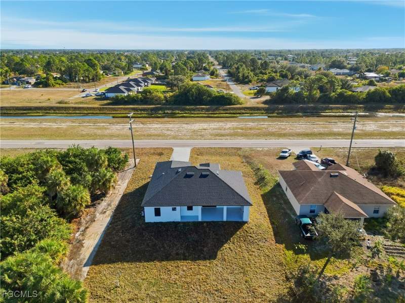 3 bedroom SingleFamilyResidence at 3204 Sunshine Blvd S, Lehigh Acres, Lehigh Acres — photo 5