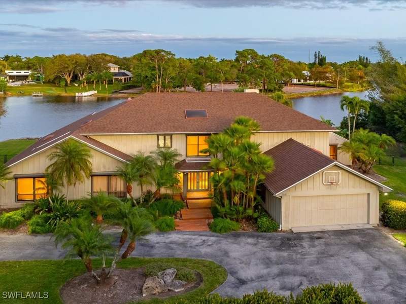 5 bedroom SingleFamilyResidence at 154 Cajeput Dr, Pine Ridge, Naples — photo 2