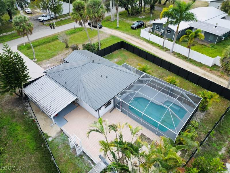 2 bedroom SingleFamilyResidence at 48 W North Shore Ave, North Fort Myers, North Fort Myers — photo 2